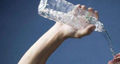 여름철 탈수 예방법, 더위 속 몸이 보내는 신호 읽기